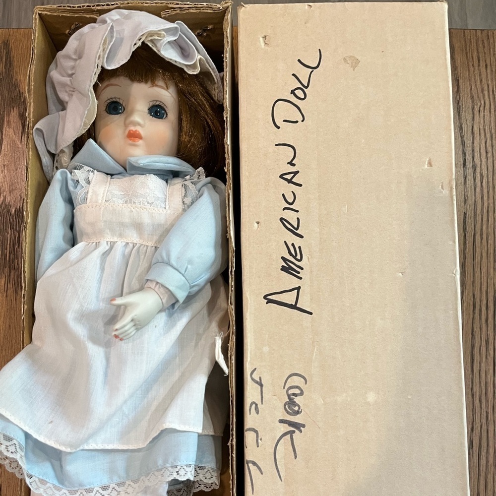 Vintage doll in perfect condition 💙
